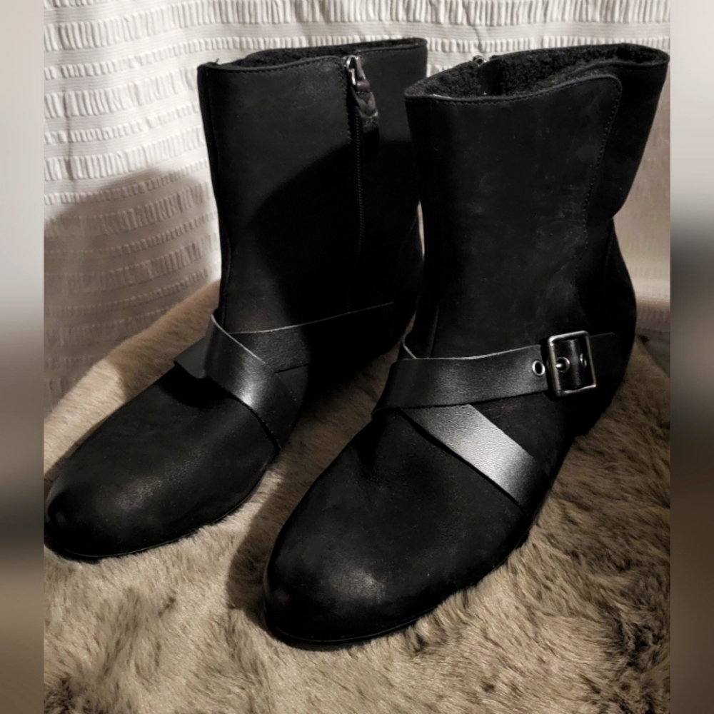 NWOT Softwalk moto boots. Black Warm lining non-skid Size 10. Very comfortable